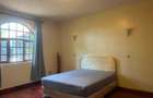 10 Bed House with En Suite in Runda - 8