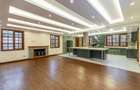 5 Bed House with En Suite in Ridgeways - 12