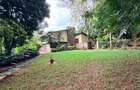 5 Bed House with En Suite in Lavington - 1