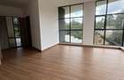 5 Bed House with En Suite in Nyari - 10