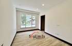 4 Bed Apartment with En Suite in Parklands - 11