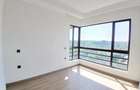 3 Bed Apartment with En Suite at Riverside Drive - 11