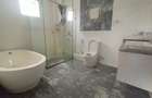 4 Bed Apartment with En Suite in Riverside - 11