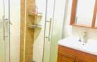 Serviced Studio Apartment with En Suite at Dennis Pritt - 5