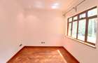 5 Bed Townhouse with En Suite at Lavington - 14