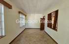 5 Bed House with En Suite in Nyari - 14