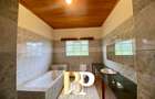 5 Bed House with En Suite in Nyari - 12