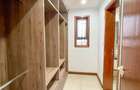 6 Bed Townhouse with En Suite in Lavington - 13