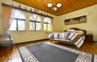 4 Bed House with Garden in Brookside - 12