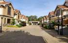 5 Bed Townhouse with En Suite at Lavington - 1