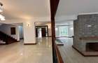 5 Bed House with En Suite in Rosslyn - 10