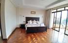Serviced 3 Bed Apartment with En Suite at 1249 - 17