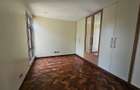 6 Bed House with En Suite in Lavington - 12