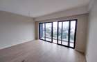 3 Bed Apartment with Swimming Pool at Riverside Square - 4