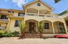 5 Bed House with En Suite in Lavington - 1