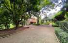 5 Bed House with En Suite in Rosslyn - 2