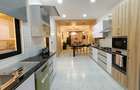 4 Bed Apartment with En Suite in Spring Valley - 9