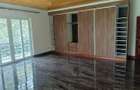 5 Bed Townhouse with En Suite at Lonetree - 9