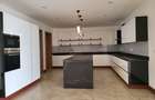 4 Bed Apartment with En Suite in Parklands - 3