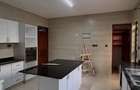 6 Bed Townhouse with En Suite in Lavington - 3