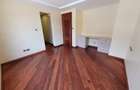 5 Bed Townhouse with En Suite at Lavington - 4