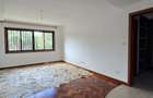 6 Bed Townhouse with En Suite at Lavington Green - 11