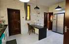 5 Bed House with En Suite in Lavington - 9