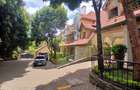5 Bed Townhouse with En Suite at Lavington - 1