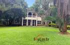 4 Bed House with En Suite in Hill View - 1