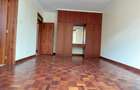 5 Bed Townhouse with En Suite at Lavington - 10