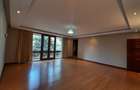 4 Bed Apartment with En Suite in Riverside - 5