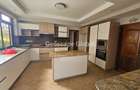 4 Bed Apartment with En Suite in Riverside - 9