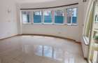 4 Bed Villa with En Suite in Riverside - 9