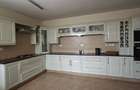 5 Bed Townhouse with En Suite in Lavington - 8
