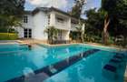 6 Bed House with En Suite in Runda - 1