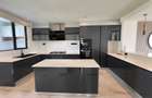 4 Bed Villa in Membley - 16