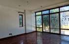 5 Bed House with En Suite in Lavington - 2
