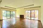 5 Bed Townhouse with En Suite at Lavington Green - 8