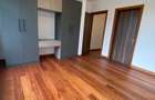 4 Bed Apartment with En Suite in Rosslyn - 3