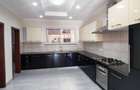 3 Bed Apartment with En Suite in Riverside - 10