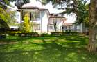 5 Bed Villa with En Suite in Nyari - 1