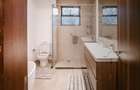4 Bed Townhouse with En Suite at Two Rivers - 19