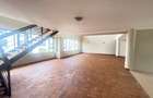 4 Bed Apartment in Riverside - 8