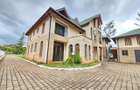 6 Bed House with En Suite in Runda - 19