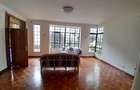 5 Bed Townhouse with En Suite at Lavington - 7