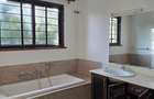 5 Bed Townhouse with En Suite in Lavington - 14
