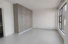 4 Bed Apartment with En Suite at Parklands - 10