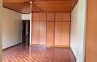 5 Bed House with En Suite in Lavington - 17