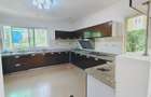 4 Bed Villa with En Suite in Riverside - 10