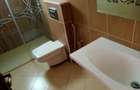 5 Bed Townhouse with En Suite in Brookside - 8